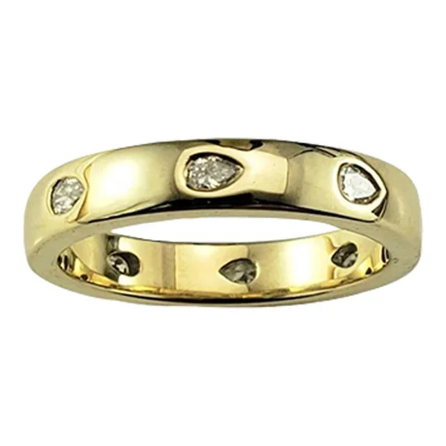 Mid 20th Century 14 Karat Yellow Gold and Diamond Wedding Band Ring Size 6.75