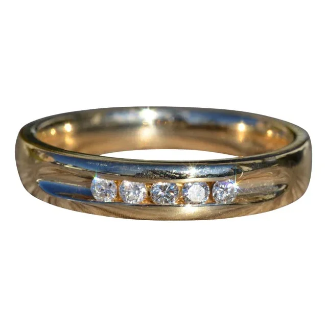 The Billingsley: Men’s 14K Yellow Gold and Diamond Wedding Band